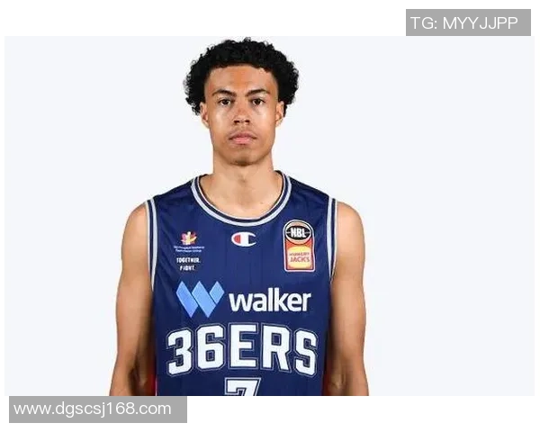 重庆篮球队与成都篮球队赛后复盘分析球员个人能力的对比与启示 重庆篮球队与成都篮球队赛后复盘分析球员个人能力的对比与启示